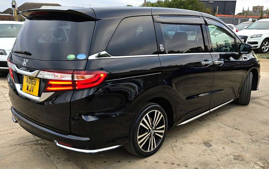 A 2015 HONDA ODYSSEY ABSOLUTE EDITION-2.4L PETROL-AUTOMAC-8 SEATER FAMILY CAR-ULEZ/CAZ PASS-FREE 18MONTHS WARRANTY & 12MONTHS AA BREAKDOWN A 2015 HONDA ODYSSEY ABSOLUTE EDITION-2.4L PETROL-AUTOMAC-8 SEATER FAMILY CAR-ULEZ/CAZ PASS-FREE 18MONTHS WARRANTY & 12MONTHS AA BREAKDOWN