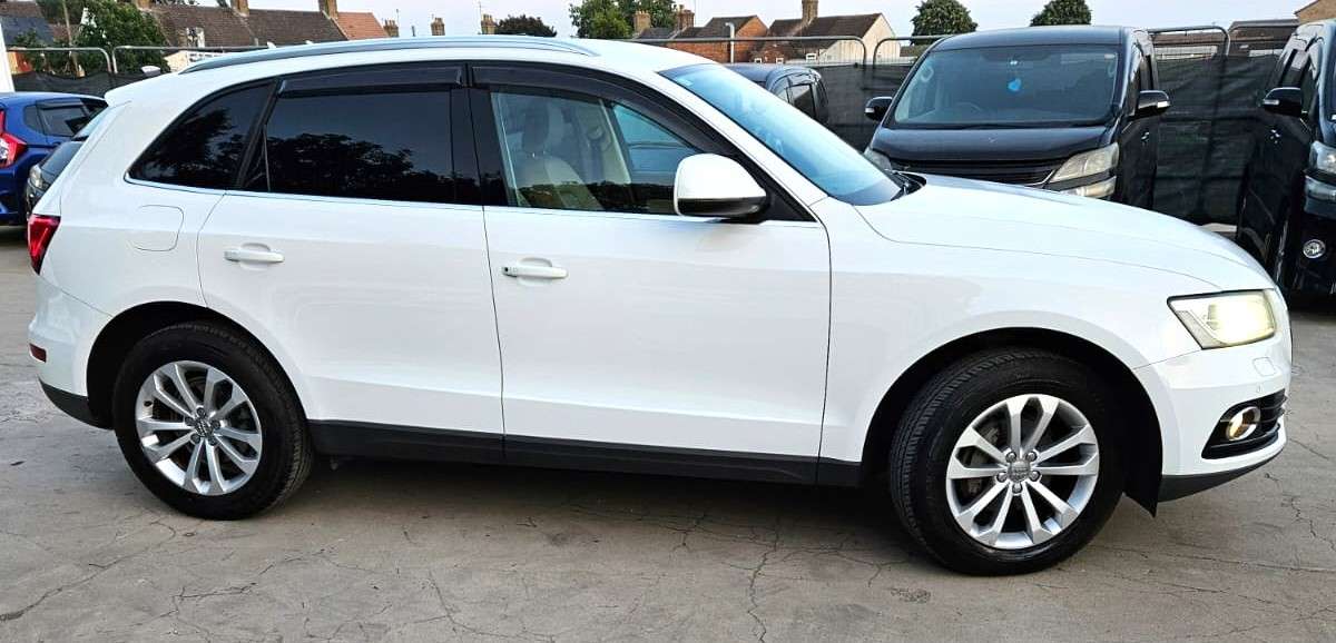A 2013 AUDI Q5 2.0L TFSI QUATTRO-AUTOMATIC-ULEZ/CAZ PASS-FREE 18MONTHS GOLD WARRANTY & 12 MONTHS AA BREAKDOWN COVER A 2013 AUDI Q5 2.0L TFSI QUATTRO-AUTOMATIC-ULEZ/CAZ PASS-FREE 18MONTHS GOLD WARRANTY & 12 MONTHS AA BREAKDOWN COVER