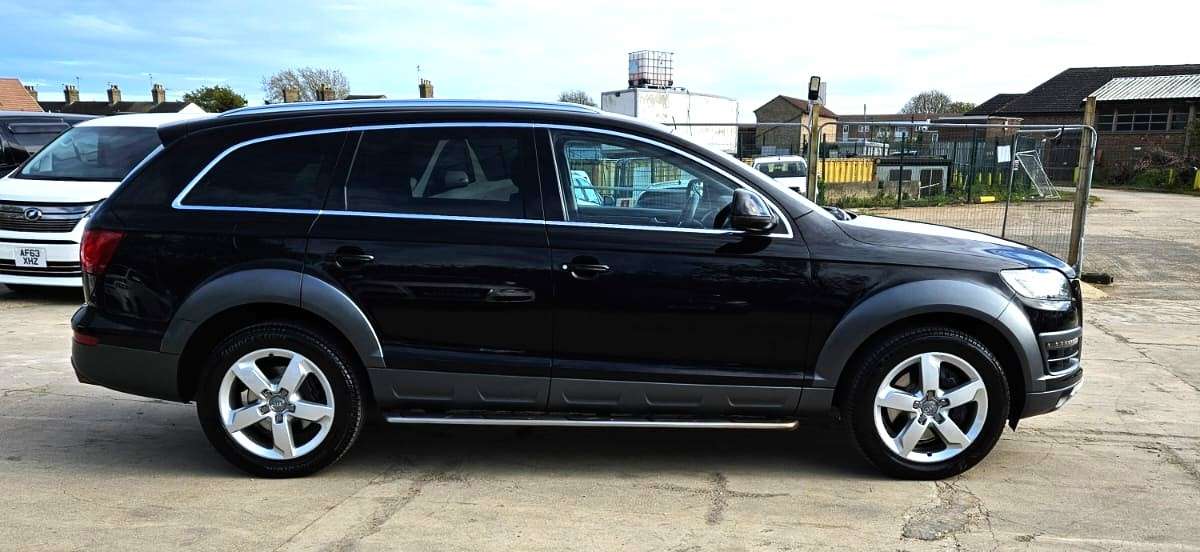 A 2012 AUDI Q7 3.0L TFSI- 7 SEATER-ULEZ/CAZ PASS-FREE 18MONTHS GOLD WARRANTY & 12MONTHS AA BREAKDOWN COVER A 2012 AUDI Q7 3.0L TFSI- 7 SEATER-ULEZ/CAZ PASS-FREE 18MONTHS GOLD WARRANTY & 12MONTHS AA BREAKDOWN COVER