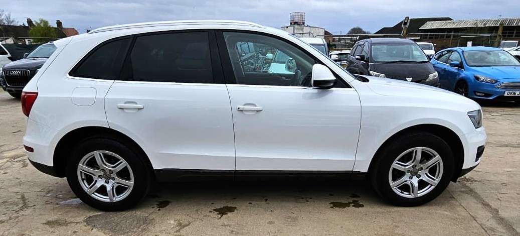 A 2012 AUDI Q5 2.0L TFSI QUATTRO-AUTOMATIC-ULEZ/CAZ PASS-FREE 18MONTHS GOLD WARRANTY & 12 MONTHS AA BREAKDOWN COVER A 2012 AUDI Q5 2.0L TFSI QUATTRO-AUTOMATIC-ULEZ/CAZ PASS-FREE 18MONTHS GOLD WARRANTY & 12 MONTHS AA BREAKDOWN COVER