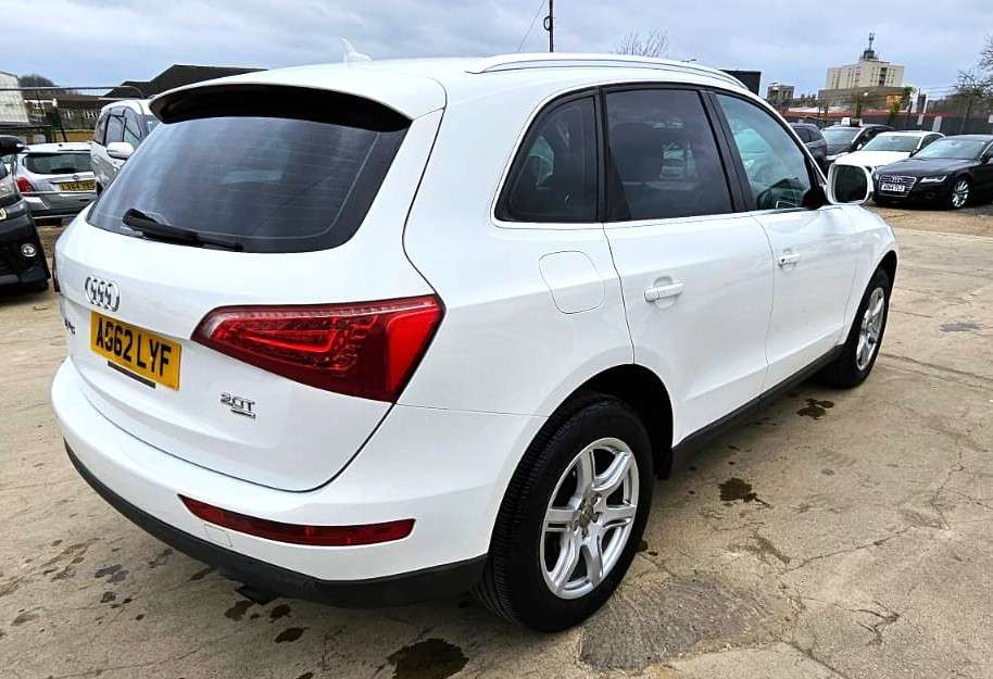 A 2012 AUDI Q5 2.0L TFSI QUATTRO-AUTOMATIC-ULEZ/CAZ PASS-FREE 18MONTHS GOLD WARRANTY & 12 MONTHS AA BREAKDOWN COVER A 2012 AUDI Q5 2.0L TFSI QUATTRO-AUTOMATIC-ULEZ/CAZ PASS-FREE 18MONTHS GOLD WARRANTY & 12 MONTHS AA BREAKDOWN COVER