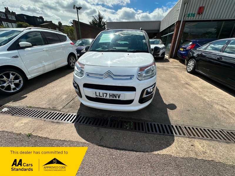 A 2017 CITROEN C3 PURETECH PLATINUM PICASSO A 2017 CITROEN C3 PURETECH PLATINUM PICASSO