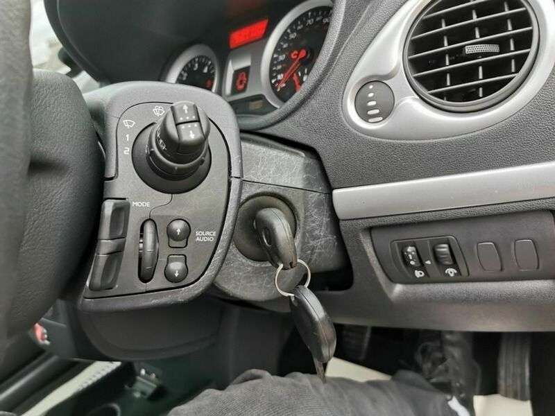 2010 RENAULT CLIO 2010 RENAULT CLIO