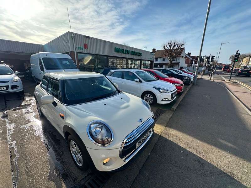 A 2015 MINI MINI ONE A 2015 MINI MINI ONE