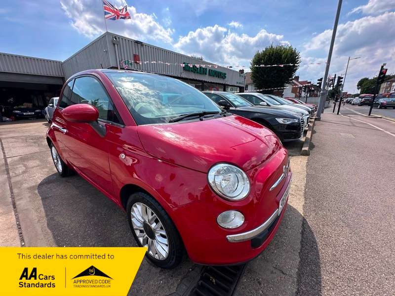 A 2014 FIAT 500 LOUNGE A 2014 FIAT 500 LOUNGE