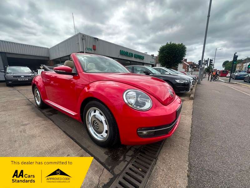 A 2015 VOLKSWAGEN BEETLE DESIGN TSI BLUEMOTION CONVERTIBLE A 2015 VOLKSWAGEN BEETLE DESIGN TSI BLUEMOTION CONVERTIBLE