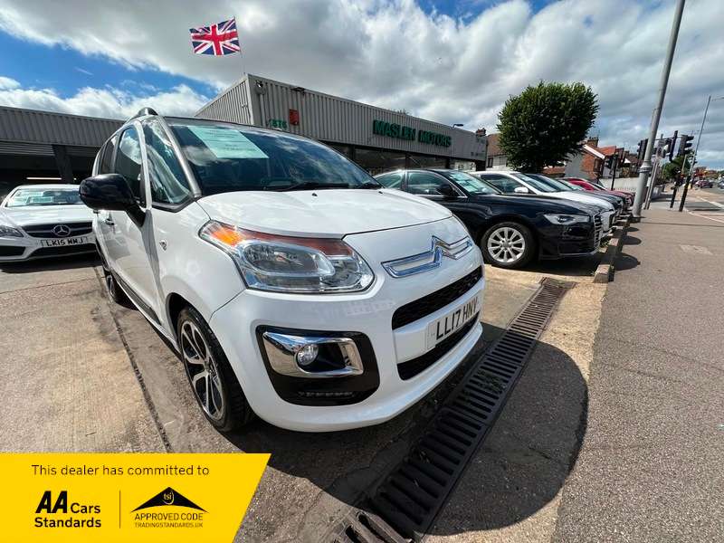 A 2017 CITROEN C3 PURETECH PLATINUM PICASSO A 2017 CITROEN C3 PURETECH PLATINUM PICASSO