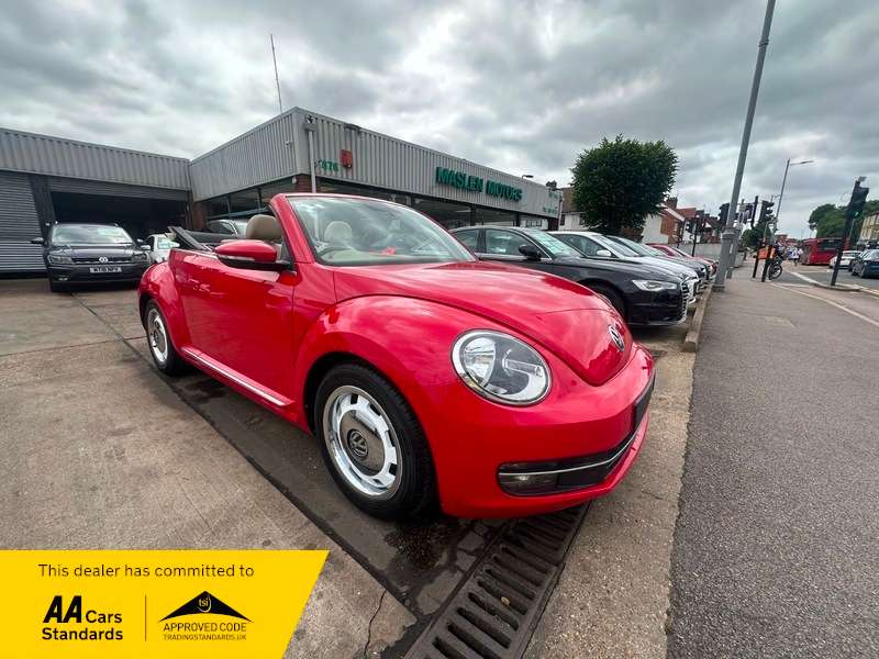 A 2015 VOLKSWAGEN BEETLE DESIGN TSI BLUEMOTION CONVERTIBLE A 2015 VOLKSWAGEN BEETLE DESIGN TSI BLUEMOTION CONVERTIBLE
