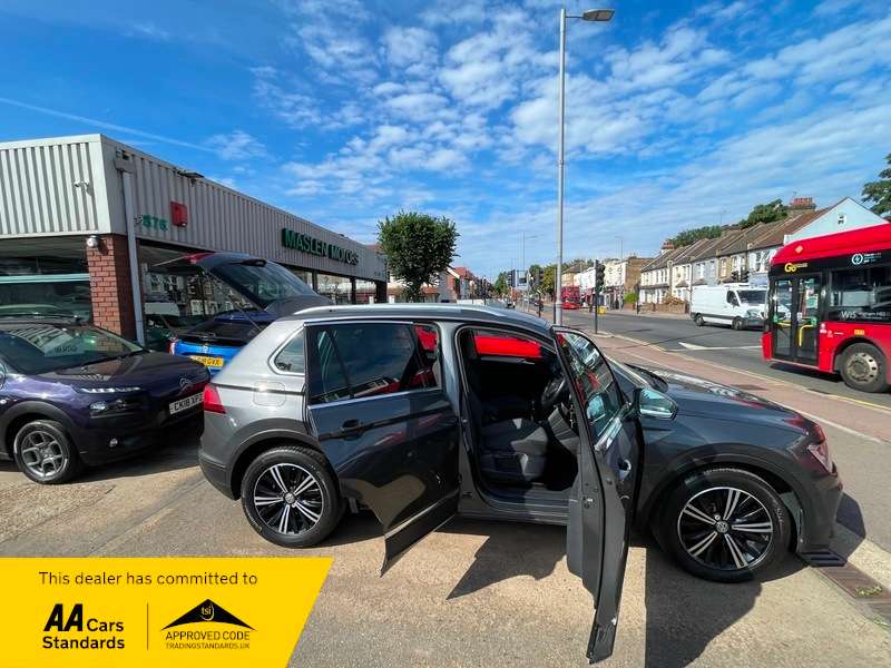 2018 VOLKSWAGEN TIGUAN 2018 VOLKSWAGEN TIGUAN