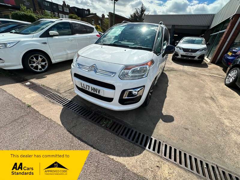 A 2017 CITROEN C3 PURETECH PLATINUM PICASSO A 2017 CITROEN C3 PURETECH PLATINUM PICASSO