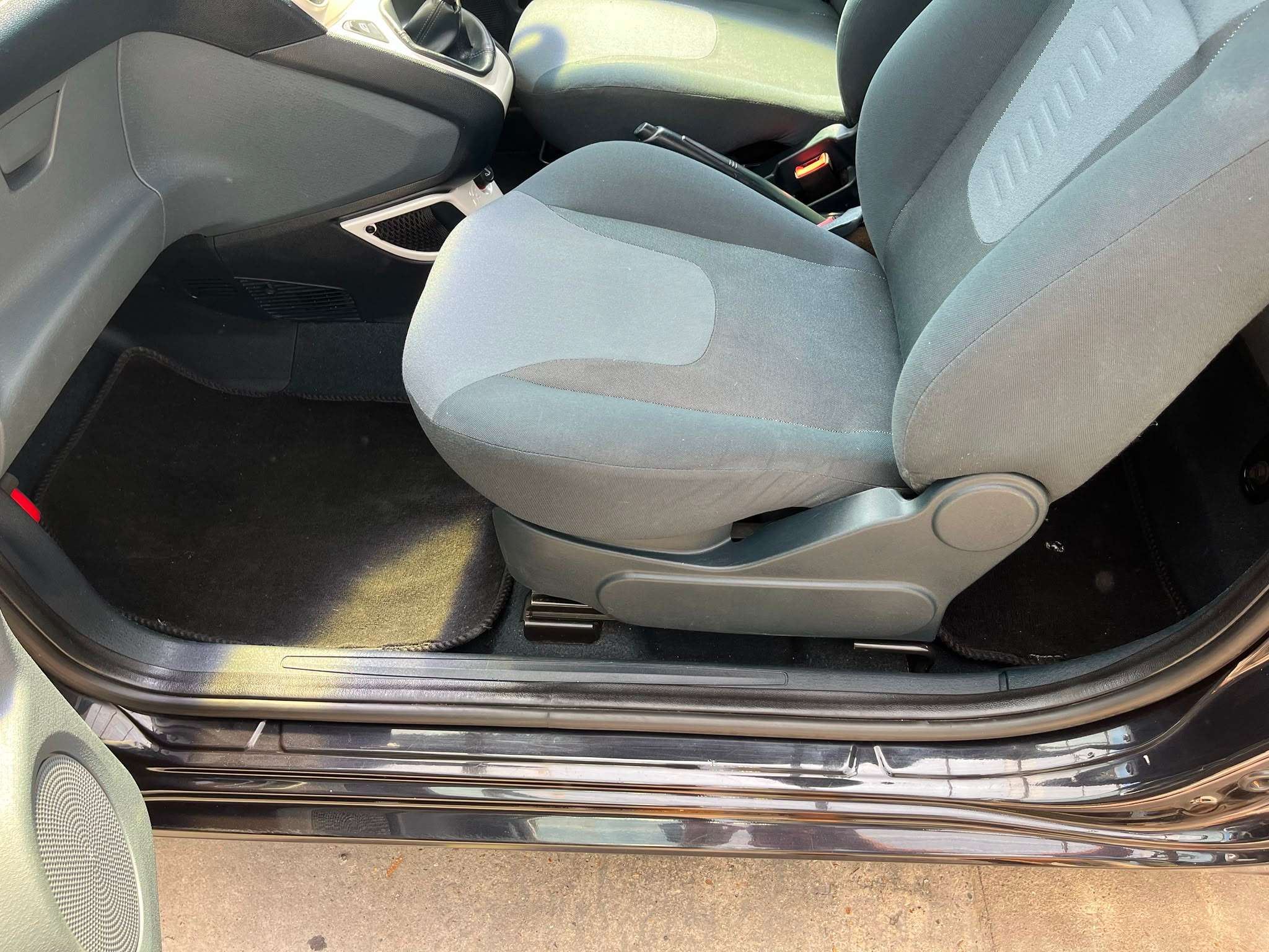 2011 FORD KA 2011 FORD KA