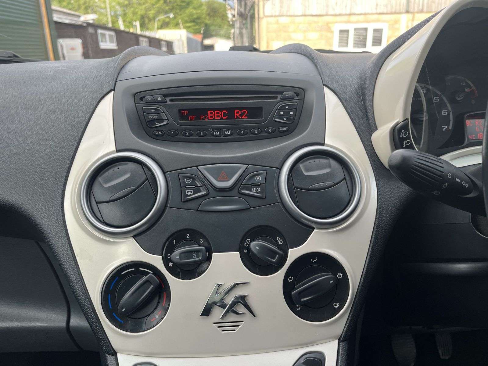 A 2012 FORD KA 1.2 Zetec Hatchback 3dr Petrol Manual Euro 5 (s/s) (69 ps) A 2012 FORD KA 1.2 Zetec Hatchback 3dr Petrol Manual Euro 5 (s/s) (69 ps)