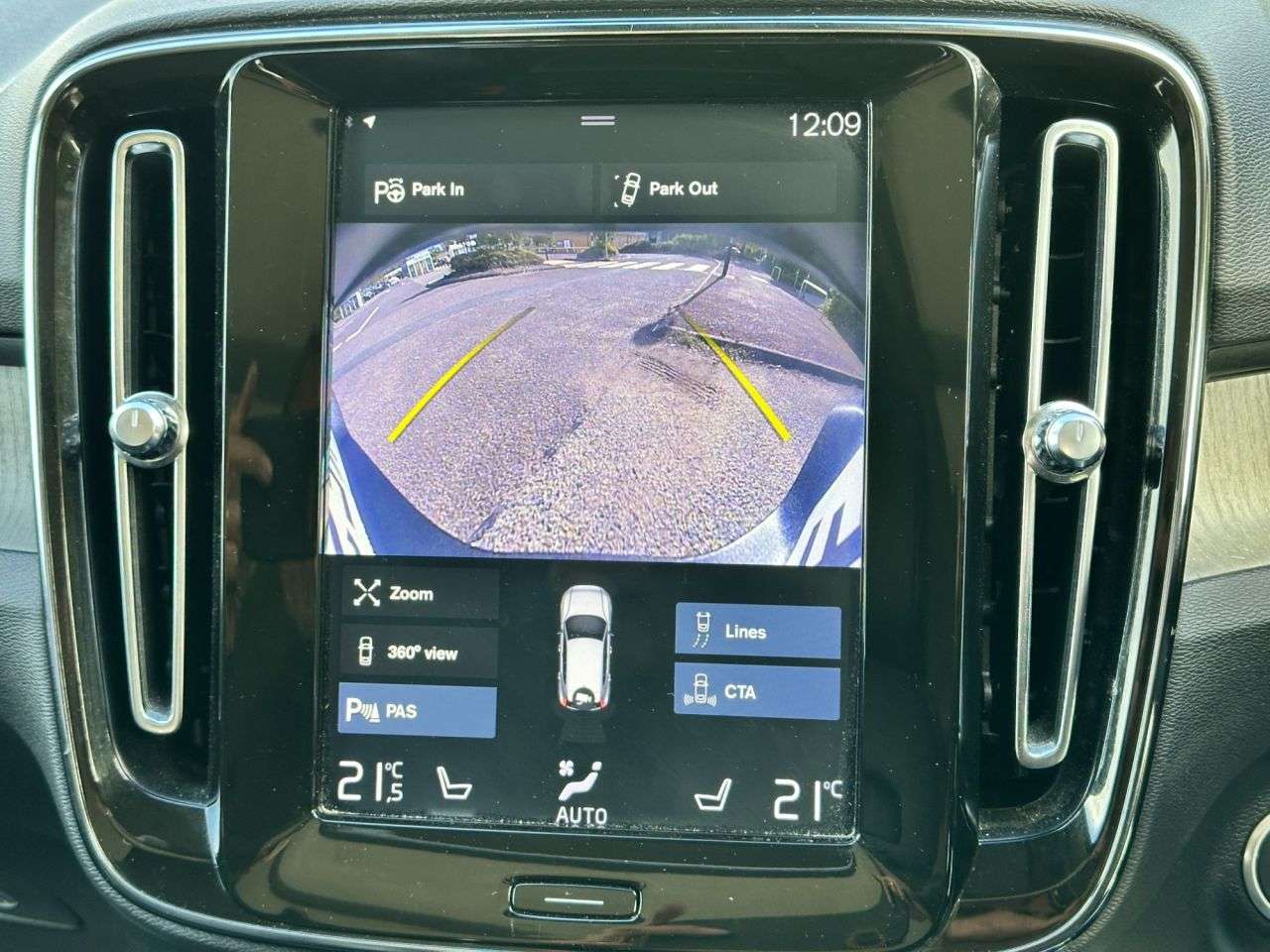 2019 VOLVO XC40 2019 VOLVO XC40