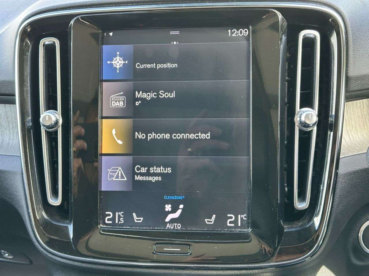 2019 VOLVO XC40 2019 VOLVO XC40