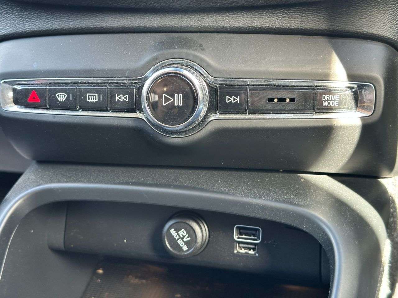 2019 VOLVO XC40 2019 VOLVO XC40