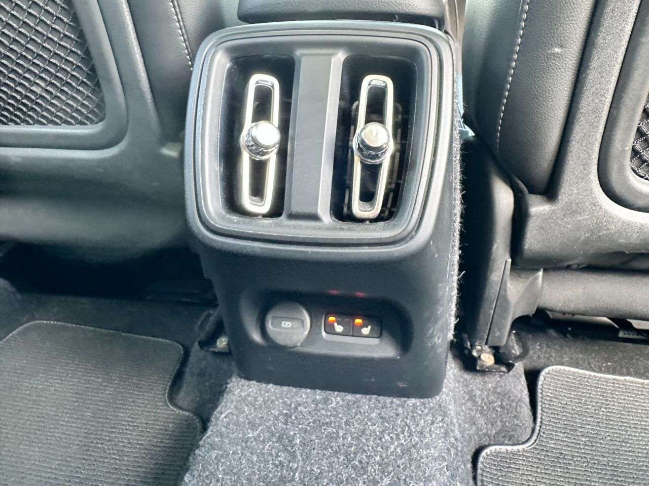 2019 VOLVO XC40 2019 VOLVO XC40