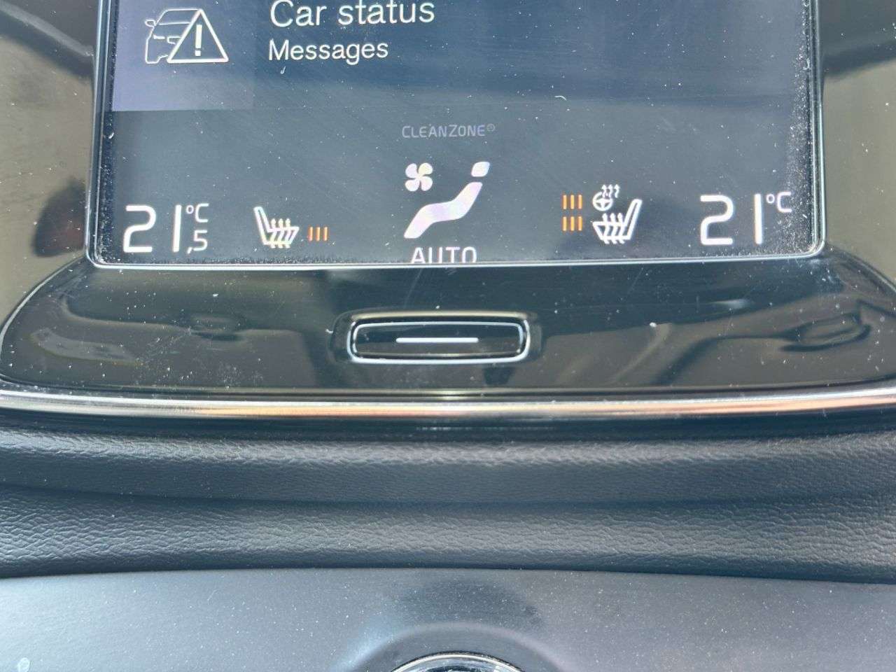 2019 VOLVO XC40 2019 VOLVO XC40