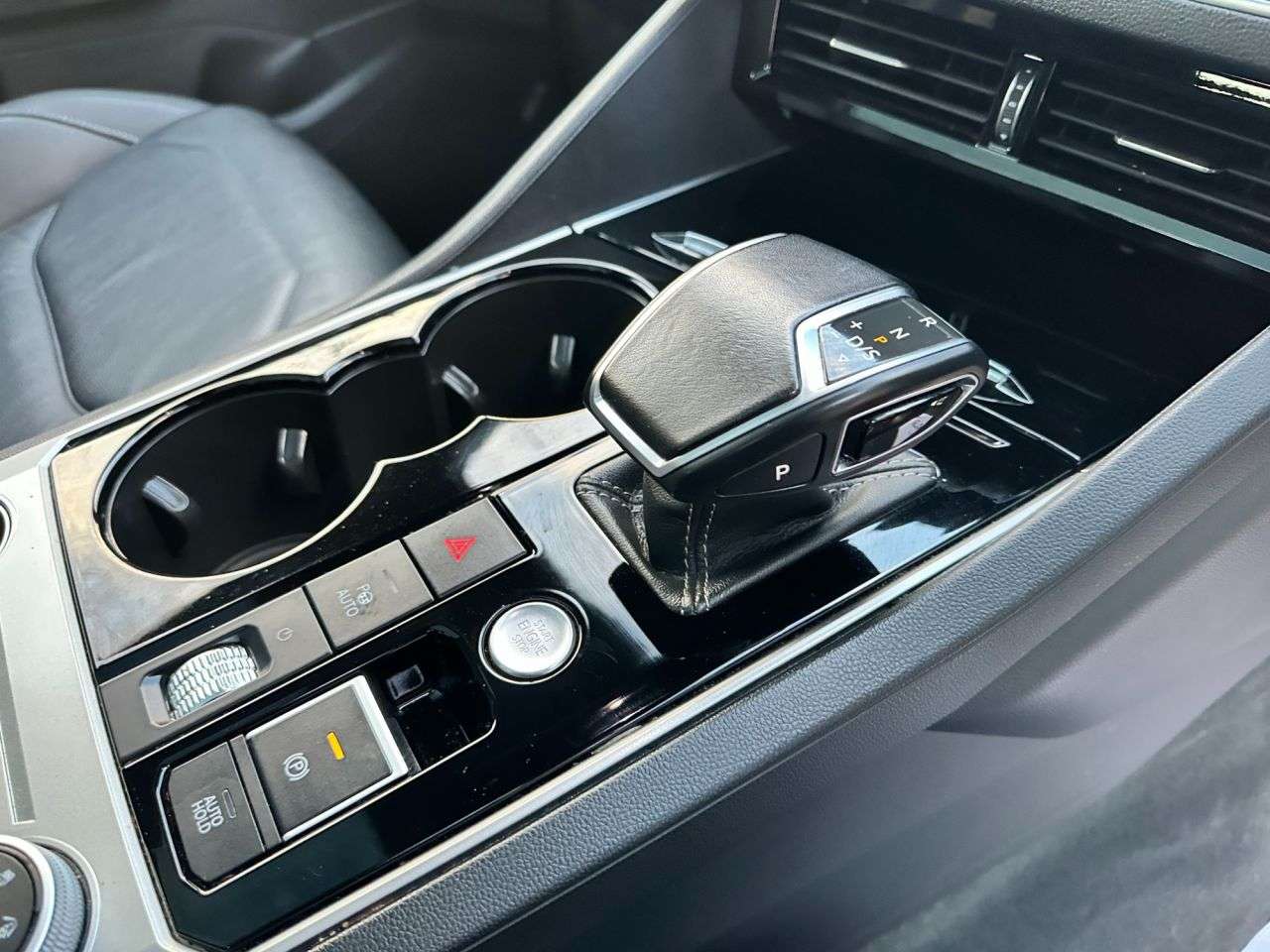 2020 VOLKSWAGEN TOUAREG 2020 VOLKSWAGEN TOUAREG