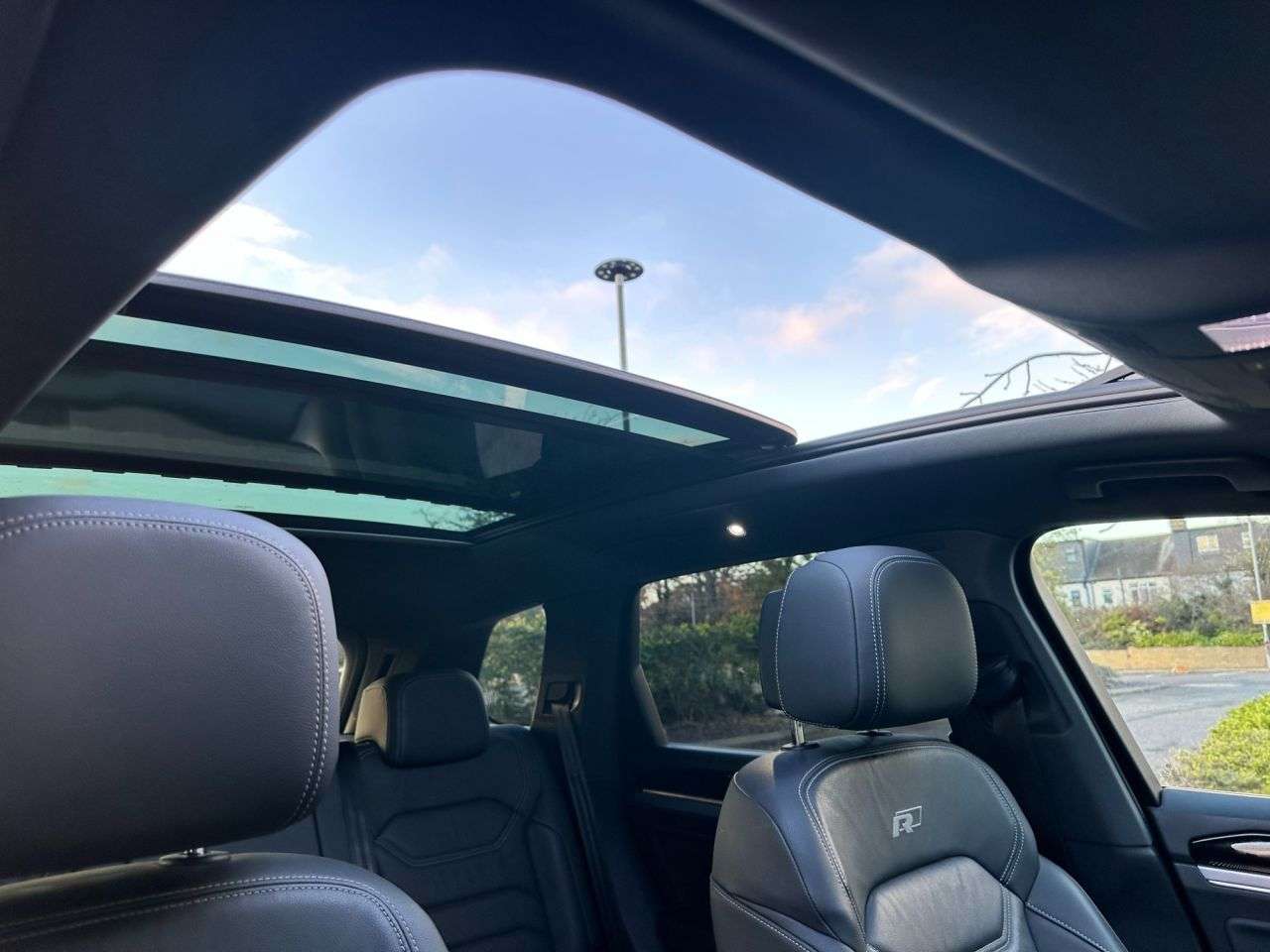 A 2020 VOLKSWAGEN TOUAREG 3.0 TDI V6 R-Line Tech SUV 5dr Diesel Tiptronic 4Motion Euro 6 (s/s) (286 p A 2020 VOLKSWAGEN TOUAREG 3.0 TDI V6 R-Line Tech SUV 5dr Diesel Tiptronic 4Motion Euro 6 (s/s) (286 p