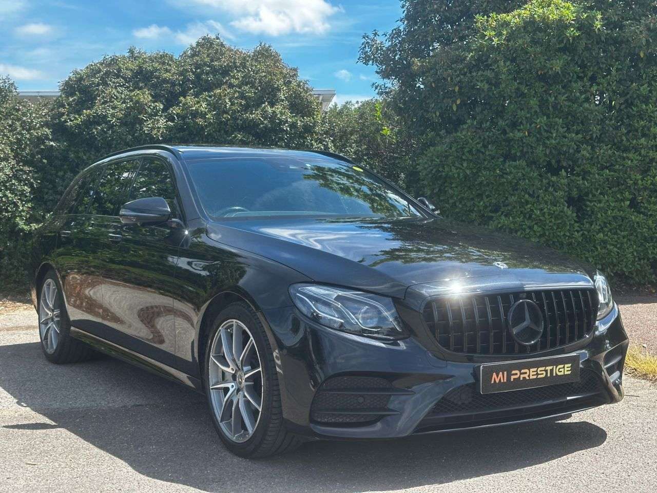 A 2019 MERCEDES-BENZ E-CLASS 2.9 E350d AMG Line Edition (Premium Plus) Estate 5dr Diesel G-Tronic+ Euro A 2019 MERCEDES-BENZ E-CLASS 2.9 E350d AMG Line Edition (Premium Plus) Estate 5dr Diesel G-Tronic+ Euro