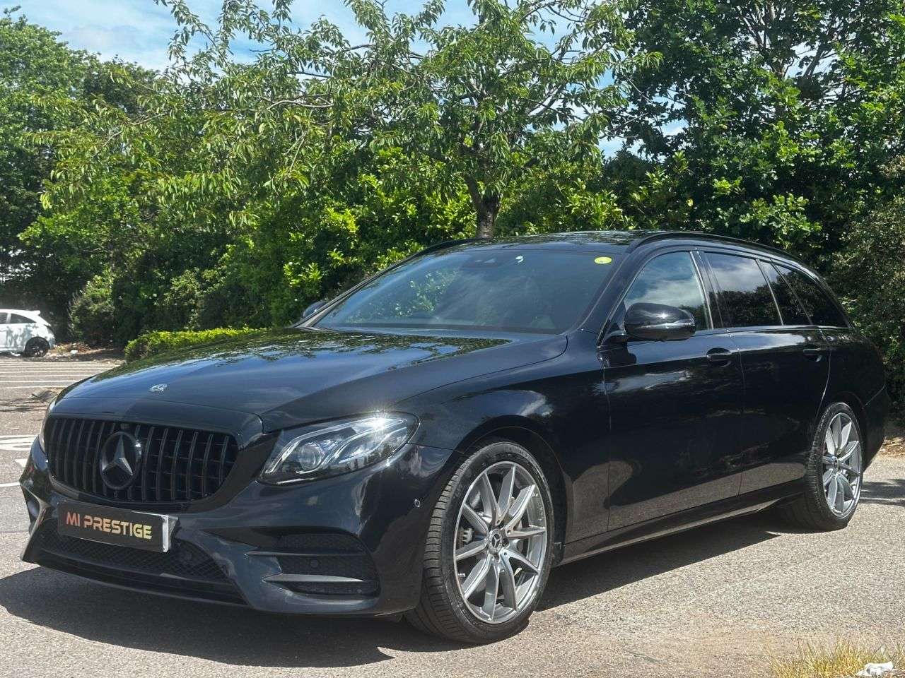 A 2019 MERCEDES-BENZ E-CLASS 2.9 E350d AMG Line Edition (Premium Plus) Estate 5dr Diesel G-Tronic+ Euro A 2019 MERCEDES-BENZ E-CLASS 2.9 E350d AMG Line Edition (Premium Plus) Estate 5dr Diesel G-Tronic+ Euro