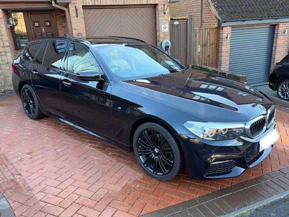 A 2017 BMW 5 SERIES 2.0 520d M Sport Touring 5dr Diesel Auto Euro 6 (s/s) (190 ps) 19' A 2017 BMW 5 SERIES 2.0 520d M Sport Touring 5dr Diesel Auto Euro 6 (s/s) (190 ps) 19'
