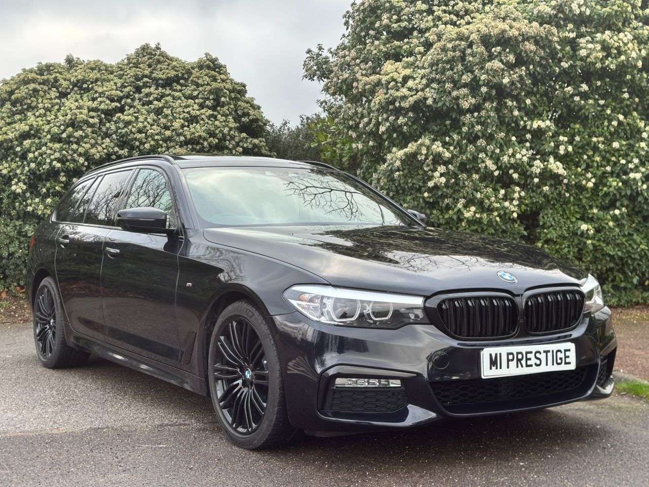 A 2017 BMW 5 SERIES 2.0 520d M Sport Touring 5dr Diesel Auto Euro 6 (s/s) (190 ps) 19' A 2017 BMW 5 SERIES 2.0 520d M Sport Touring 5dr Diesel Auto Euro 6 (s/s) (190 ps) 19'