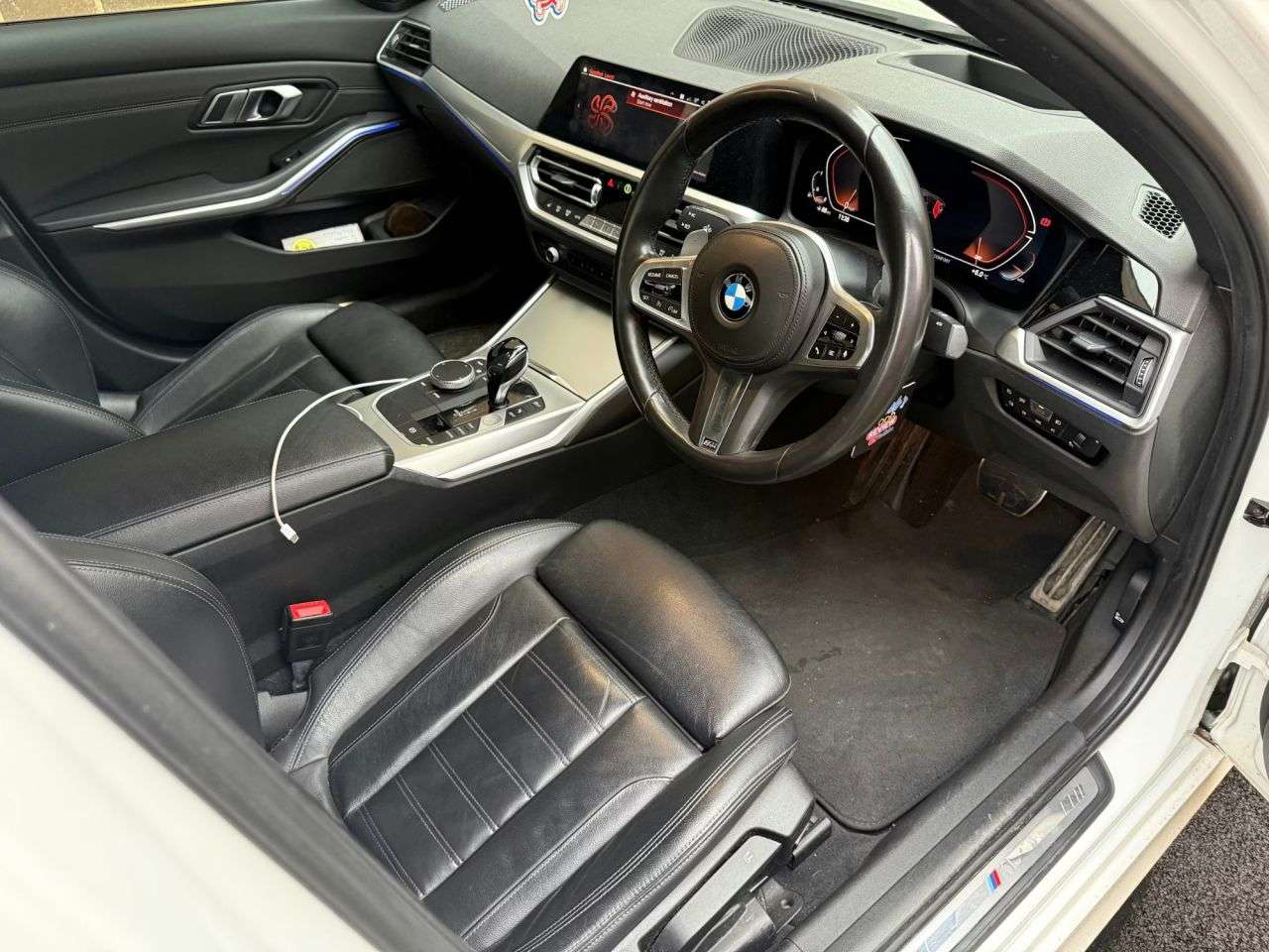 A 2020 BMW 3 SERIES 2.0 320i M Sport Saloon 4dr Petrol Auto Euro 6 (s/s) (184 ps) TECH PK-HUD-H A 2020 BMW 3 SERIES 2.0 320i M Sport Saloon 4dr Petrol Auto Euro 6 (s/s) (184 ps) TECH PK-HUD-H