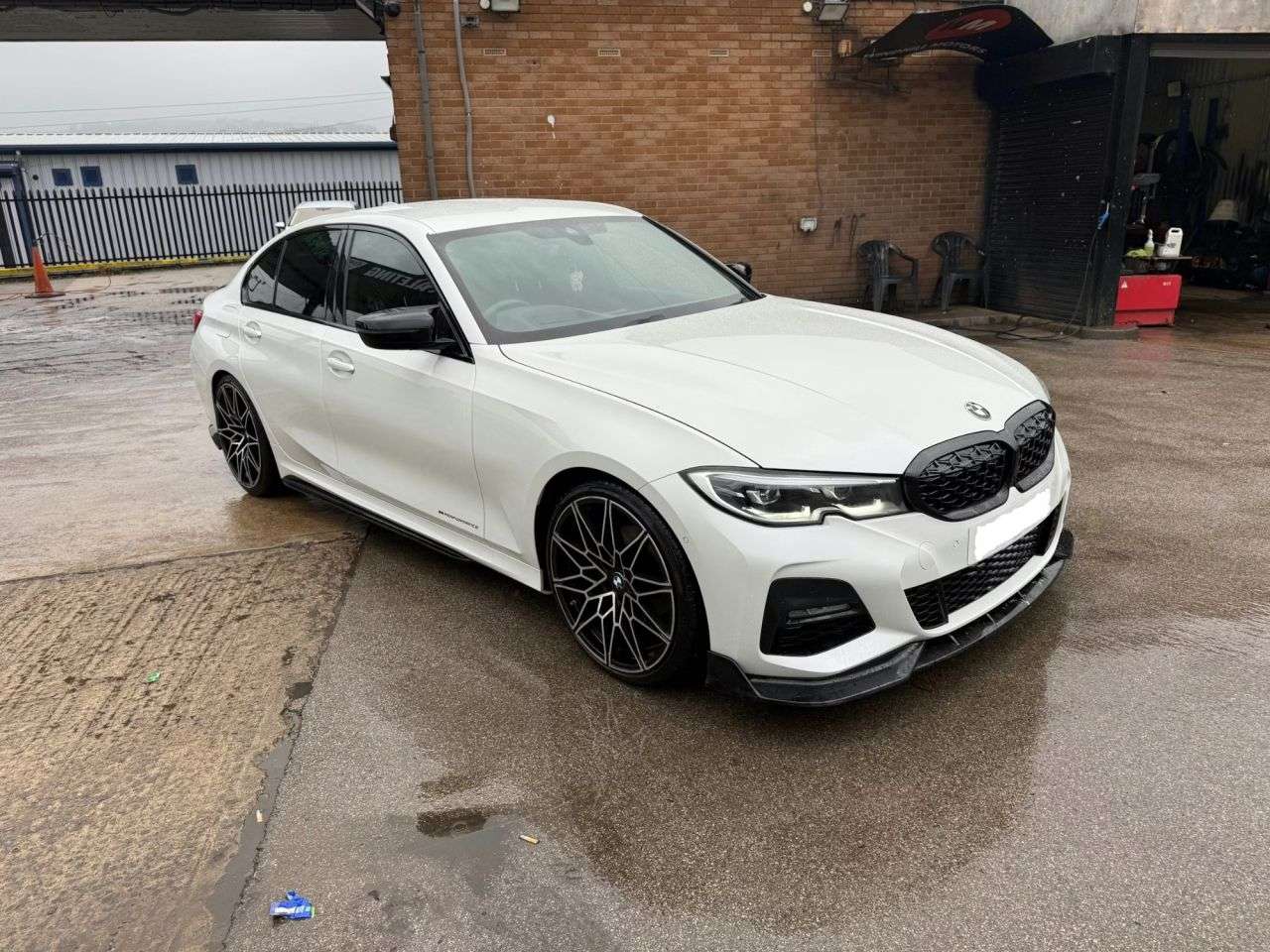 A 2020 BMW 3 SERIES 2.0 320i M Sport Saloon 4dr Petrol Auto Euro 6 (s/s) (184 ps) TECH PK-HUD-H A 2020 BMW 3 SERIES 2.0 320i M Sport Saloon 4dr Petrol Auto Euro 6 (s/s) (184 ps) TECH PK-HUD-H