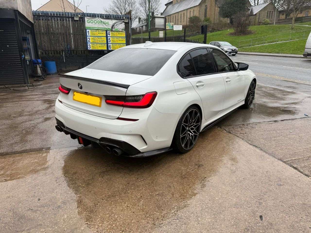 A 2020 BMW 3 SERIES 2.0 320i M Sport Saloon 4dr Petrol Auto Euro 6 (s/s) (184 ps) TECH PK-HUD-H A 2020 BMW 3 SERIES 2.0 320i M Sport Saloon 4dr Petrol Auto Euro 6 (s/s) (184 ps) TECH PK-HUD-H