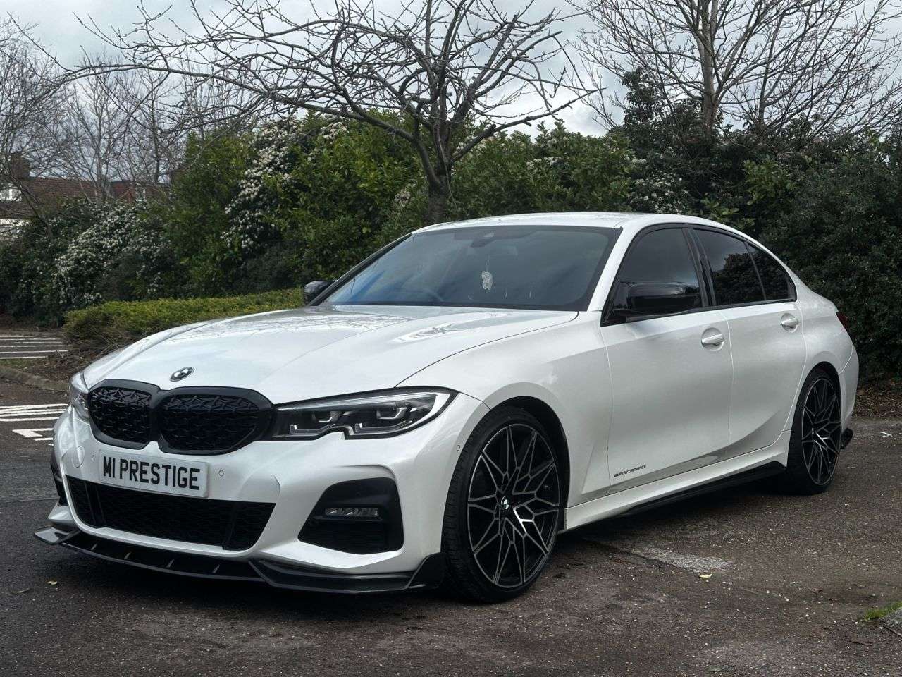 A 2020 BMW 3 SERIES 2.0 320i M Sport Saloon 4dr Petrol Auto Euro 6 (s/s) (184 ps) TECH PK-HUD-H A 2020 BMW 3 SERIES 2.0 320i M Sport Saloon 4dr Petrol Auto Euro 6 (s/s) (184 ps) TECH PK-HUD-H