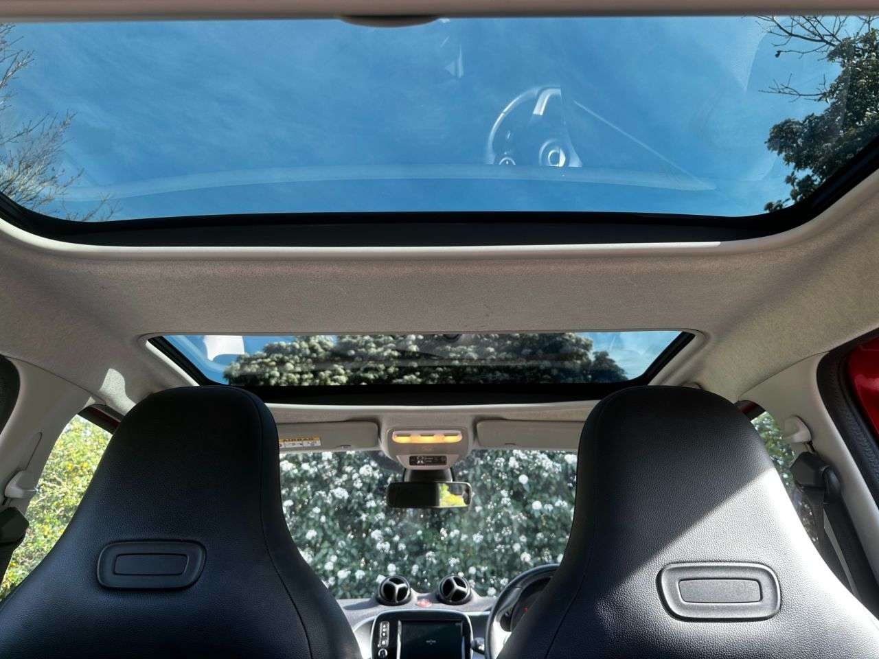 A 2017 SMART FORFOUR 1.0 Prime (Premium) Hatchback 5dr Petrol Twinamic Euro 6 (s/s) (71 ps) HEAT A 2017 SMART FORFOUR 1.0 Prime (Premium) Hatchback 5dr Petrol Twinamic Euro 6 (s/s) (71 ps) HEAT