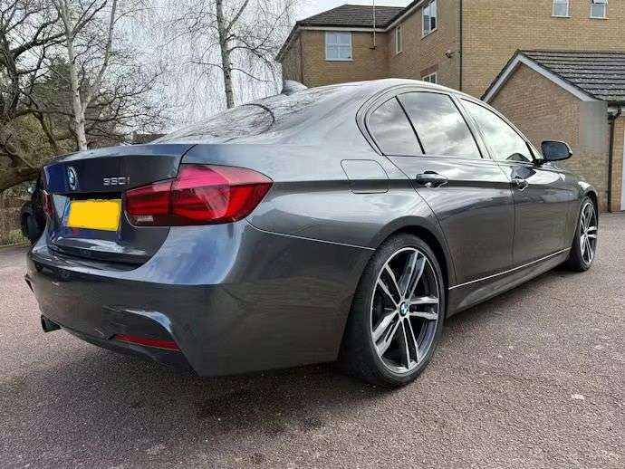 A 2018 BMW 3 SERIES 2.0 330i M Sport Shadow Edition Saloon 4dr Petrol Auto Euro 6 (s/s) (252 ps A 2018 BMW 3 SERIES 2.0 330i M Sport Shadow Edition Saloon 4dr Petrol Auto Euro 6 (s/s) (252 ps