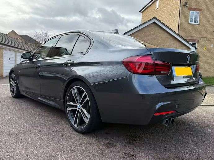 A 2018 BMW 3 SERIES 2.0 330i M Sport Shadow Edition Saloon 4dr Petrol Auto Euro 6 (s/s) (252 ps A 2018 BMW 3 SERIES 2.0 330i M Sport Shadow Edition Saloon 4dr Petrol Auto Euro 6 (s/s) (252 ps