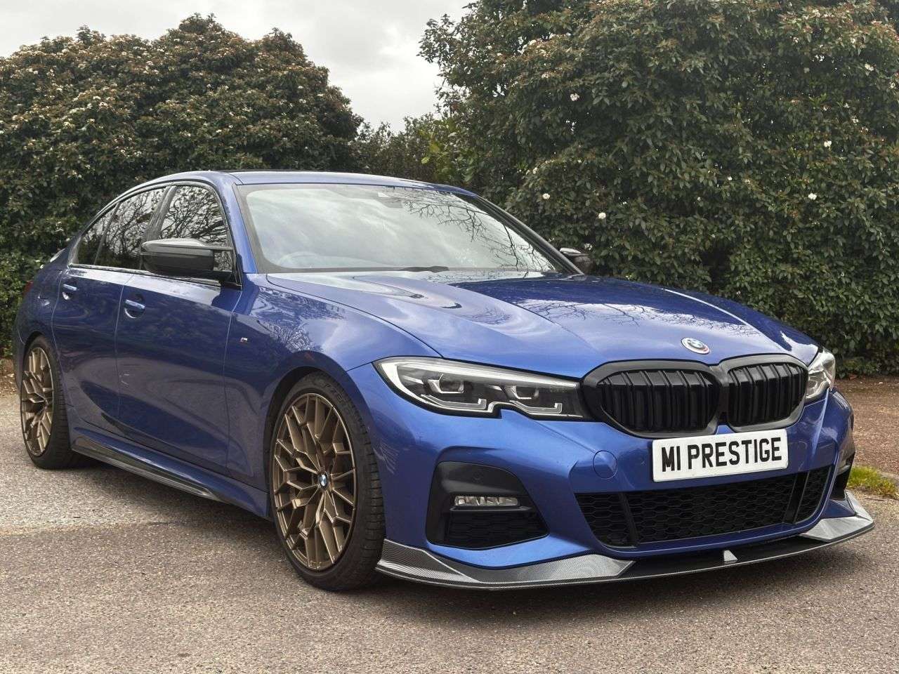 A 2019 BMW 3 SERIES 2.0 320i M Sport Saloon 4dr Petrol Auto Euro 6 (s/s) (184 ps) CARBON STYLE A 2019 BMW 3 SERIES 2.0 320i M Sport Saloon 4dr Petrol Auto Euro 6 (s/s) (184 ps) CARBON STYLE