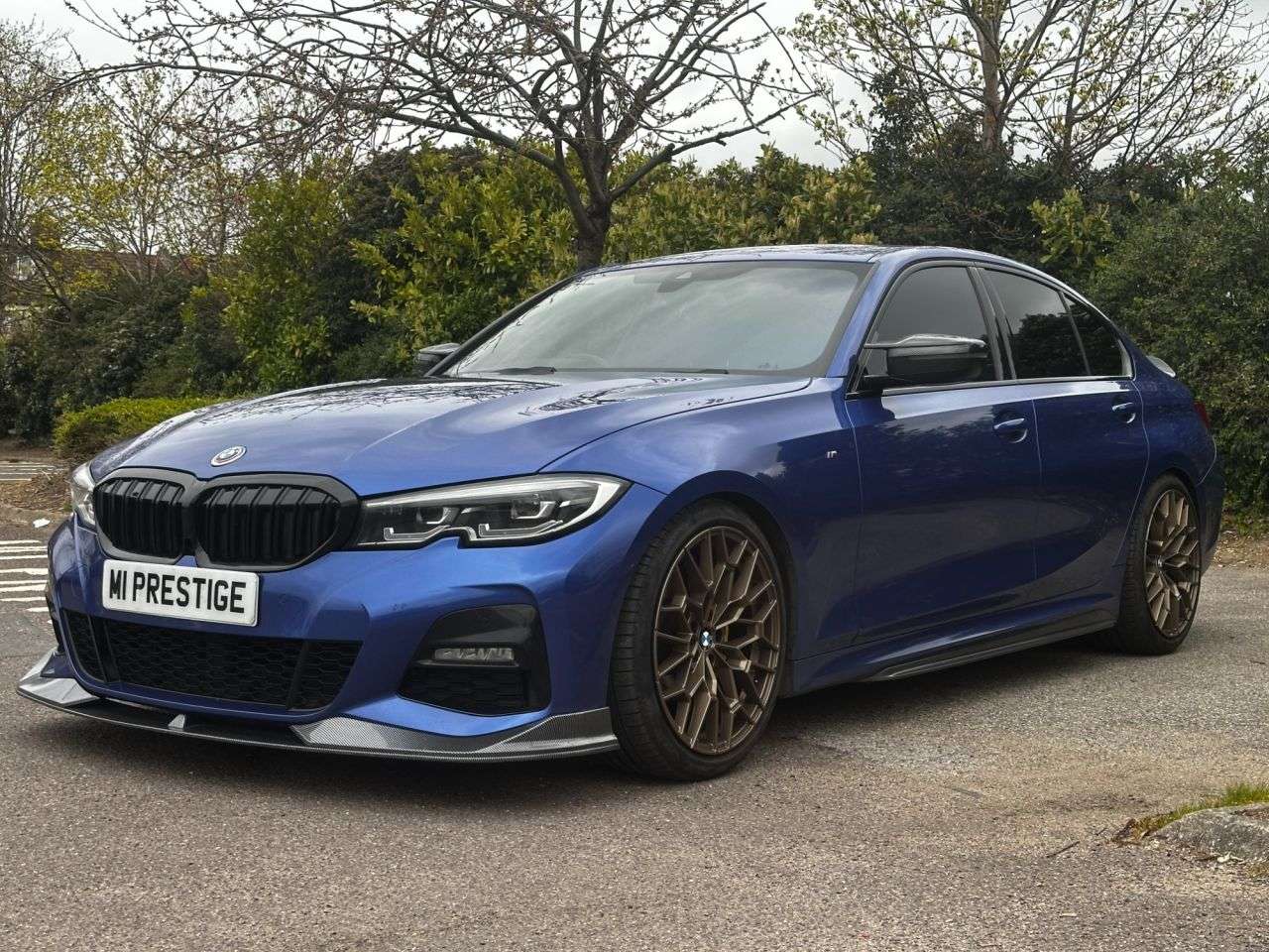 A 2019 BMW 3 SERIES 2.0 320i M Sport Saloon 4dr Petrol Auto Euro 6 (s/s) (184 ps) CARBON STYLE A 2019 BMW 3 SERIES 2.0 320i M Sport Saloon 4dr Petrol Auto Euro 6 (s/s) (184 ps) CARBON STYLE
