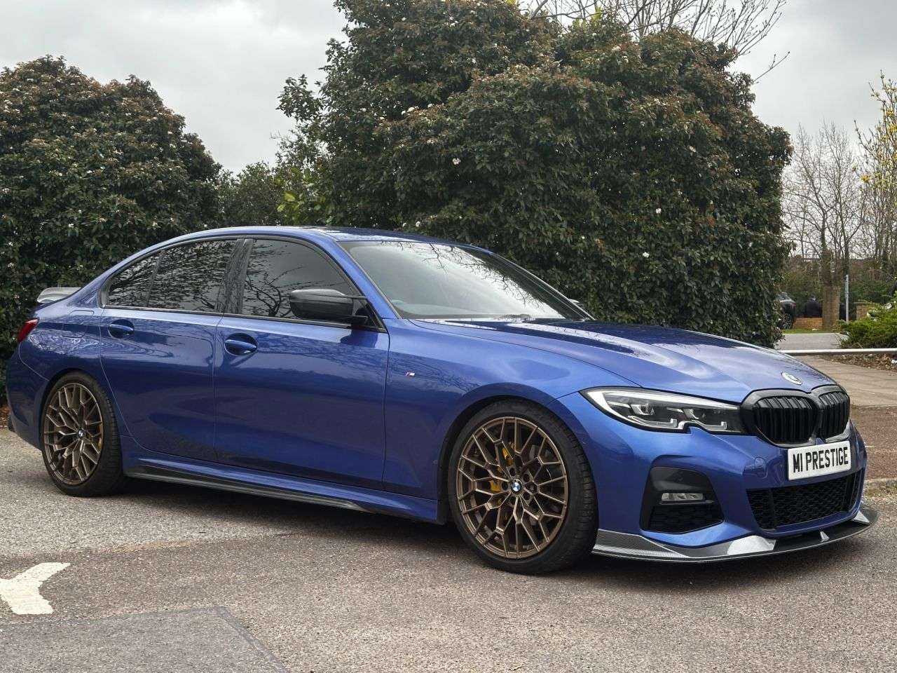 A 2019 BMW 3 SERIES 2.0 320i M Sport Saloon 4dr Petrol Auto Euro 6 (s/s) (184 ps) CARBON STYLE A 2019 BMW 3 SERIES 2.0 320i M Sport Saloon 4dr Petrol Auto Euro 6 (s/s) (184 ps) CARBON STYLE