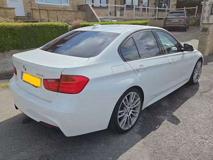 A 2015 BMW 3 SERIES 2.0 328i M Sport Saloon 4dr Petrol Auto Euro 6 (s/s) (245 ps) HK-MEDIA PK-P A 2015 BMW 3 SERIES 2.0 328i M Sport Saloon 4dr Petrol Auto Euro 6 (s/s) (245 ps) HK-MEDIA PK-P