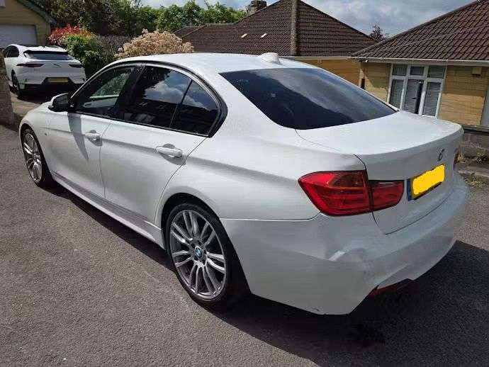 A 2015 BMW 3 SERIES 2.0 328i M Sport Saloon 4dr Petrol Auto Euro 6 (s/s) (245 ps) HK-MEDIA PK-P A 2015 BMW 3 SERIES 2.0 328i M Sport Saloon 4dr Petrol Auto Euro 6 (s/s) (245 ps) HK-MEDIA PK-P