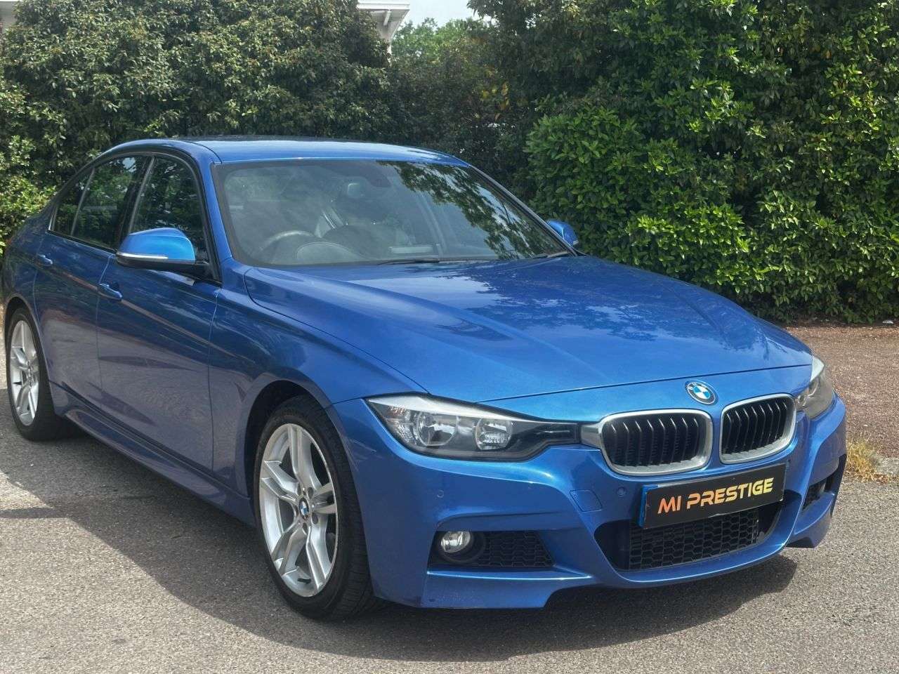 A 2012 BMW 3 SERIES 2.0 320i M Sport Saloon 4dr Petrol Manual xDrive Euro 5 (s/s) (184 ps) BLAC A 2012 BMW 3 SERIES 2.0 320i M Sport Saloon 4dr Petrol Manual xDrive Euro 5 (s/s) (184 ps) BLAC