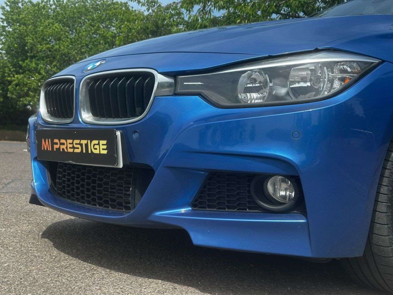 A 2012 BMW 3 SERIES 2.0 320i M Sport Saloon 4dr Petrol Manual xDrive Euro 5 (s/s) (184 ps) BLAC A 2012 BMW 3 SERIES 2.0 320i M Sport Saloon 4dr Petrol Manual xDrive Euro 5 (s/s) (184 ps) BLAC