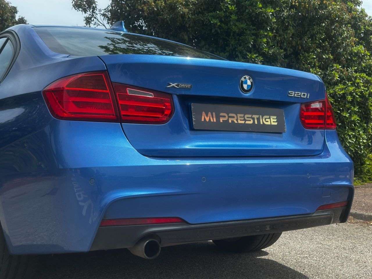 A 2012 BMW 3 SERIES 2.0 320i M Sport Saloon 4dr Petrol Manual xDrive Euro 5 (s/s) (184 ps) BLAC A 2012 BMW 3 SERIES 2.0 320i M Sport Saloon 4dr Petrol Manual xDrive Euro 5 (s/s) (184 ps) BLAC
