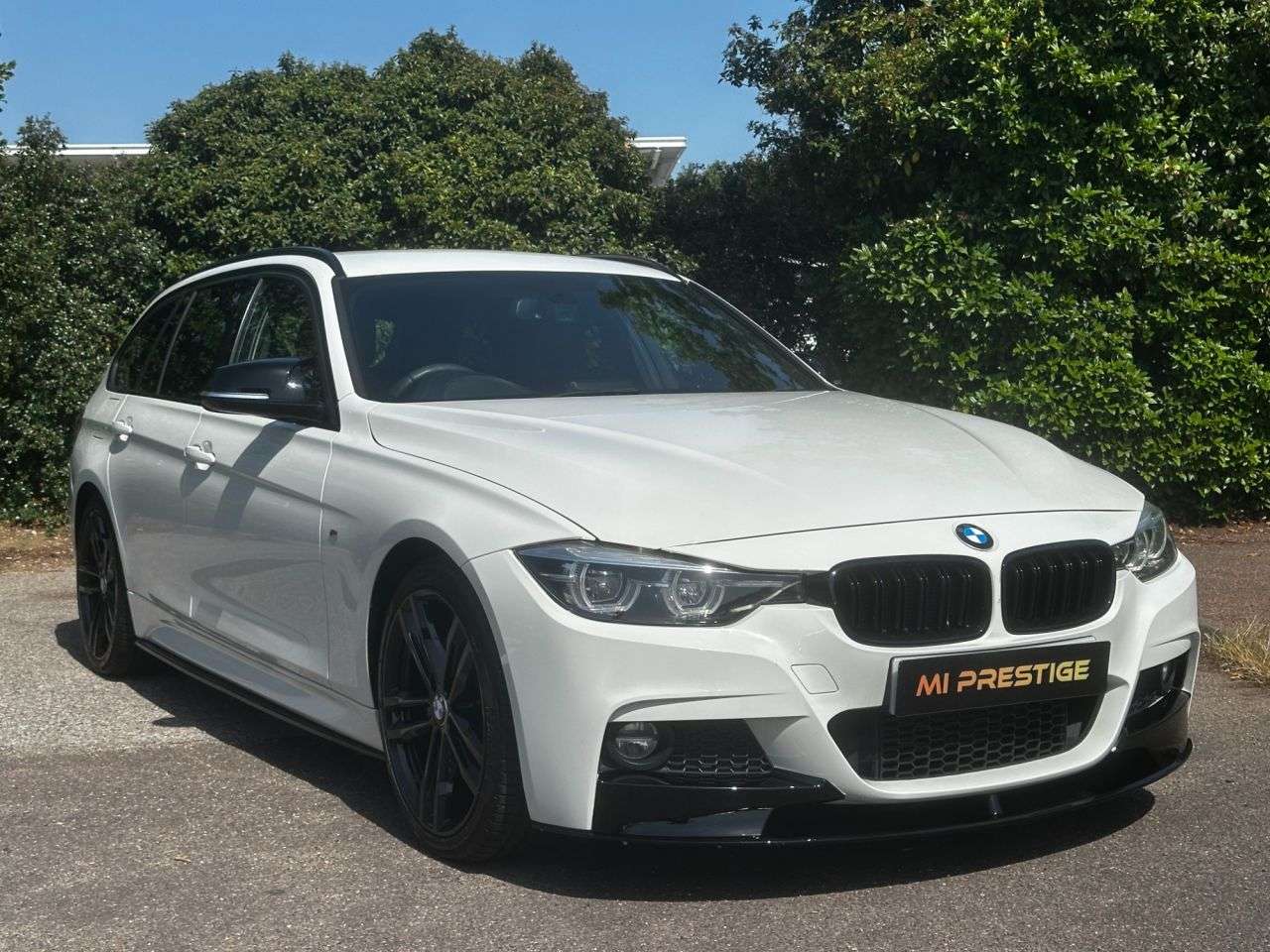 A 2017 BMW 3 SERIES 2.0 320d M Sport Shadow Edition Touring 5dr Diesel Auto Euro 6 (s/s) (190 p A 2017 BMW 3 SERIES 2.0 320d M Sport Shadow Edition Touring 5dr Diesel Auto Euro 6 (s/s) (190 p
