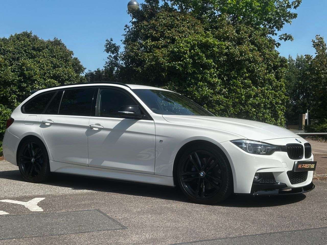 A 2017 BMW 3 SERIES 2.0 320d M Sport Shadow Edition Touring 5dr Diesel Auto Euro 6 (s/s) (190 p A 2017 BMW 3 SERIES 2.0 320d M Sport Shadow Edition Touring 5dr Diesel Auto Euro 6 (s/s) (190 p