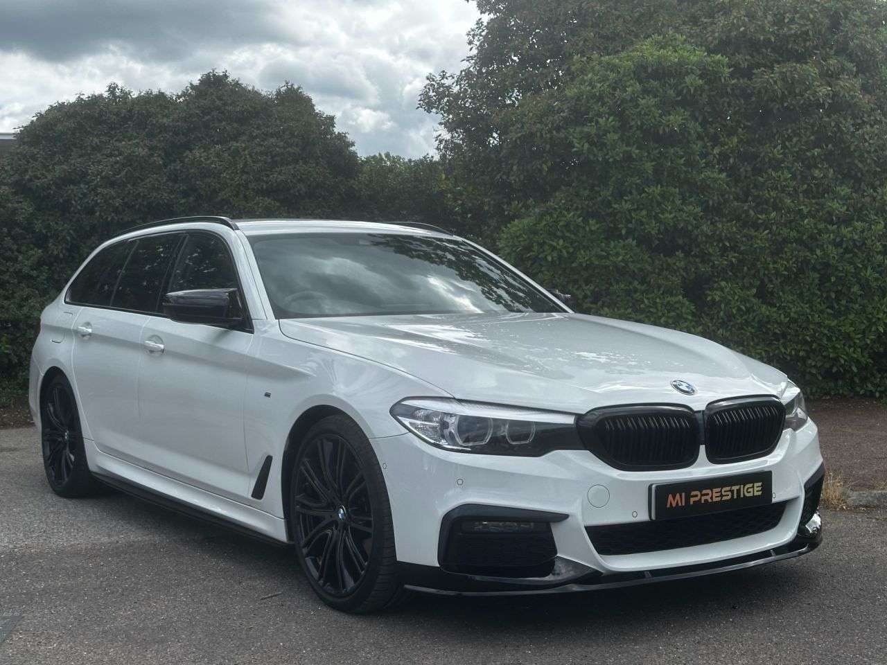 A 2017 BMW 5 SERIES 3.0 530d M Sport Touring 5dr Diesel Auto xDrive Euro 6 (s/s) (265 ps) UPGRA A 2017 BMW 5 SERIES 3.0 530d M Sport Touring 5dr Diesel Auto xDrive Euro 6 (s/s) (265 ps) UPGRA