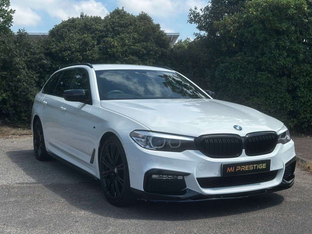 A 2017 BMW 5 SERIES 3.0 530d M Sport Touring 5dr Diesel Auto xDrive Euro 6 (s/s) (265 ps) HK-HU A 2017 BMW 5 SERIES 3.0 530d M Sport Touring 5dr Diesel Auto xDrive Euro 6 (s/s) (265 ps) HK-HU