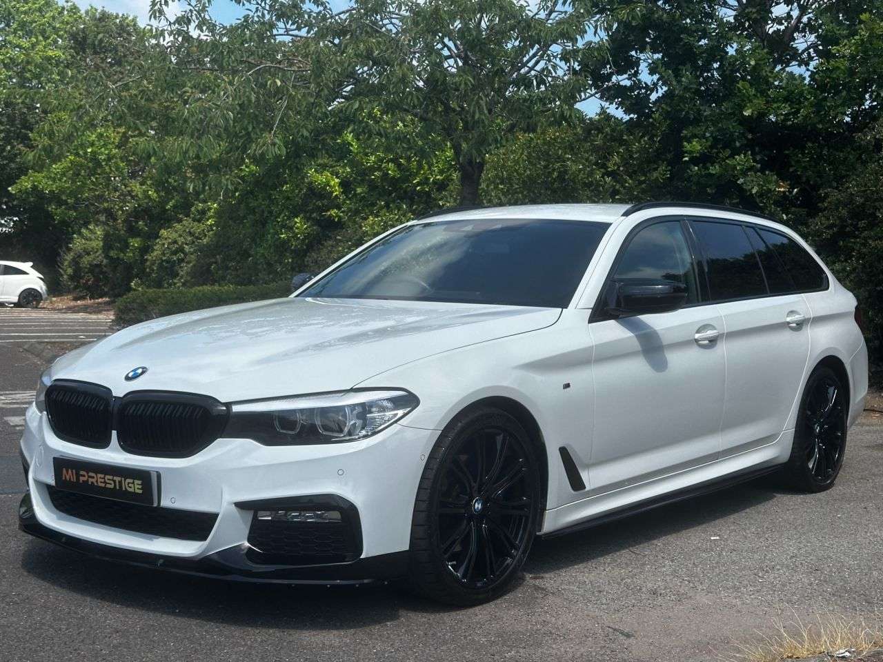 A 2017 BMW 5 SERIES 3.0 530d M Sport Touring 5dr Diesel Auto xDrive Euro 6 (s/s) (265 ps) HK-HU A 2017 BMW 5 SERIES 3.0 530d M Sport Touring 5dr Diesel Auto xDrive Euro 6 (s/s) (265 ps) HK-HU