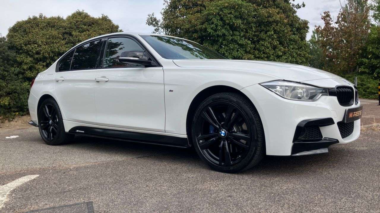 A 2016 BMW 3 SERIES 2.0 320i M Sport Saloon 4dr Petrol Auto xDrive Euro 6 (s/s) (184 ps) CARPLA A 2016 BMW 3 SERIES 2.0 320i M Sport Saloon 4dr Petrol Auto xDrive Euro 6 (s/s) (184 ps) CARPLA