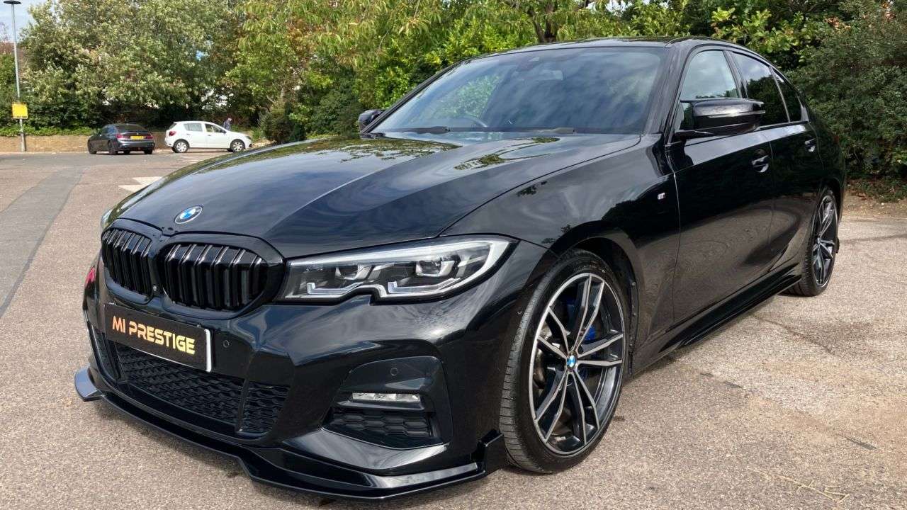 A 2019 BMW 3 SERIES 2.0 330i M Sport Saloon 4dr Petrol Auto Euro 6 (s/s) (258 ps) 19'' A 2019 BMW 3 SERIES 2.0 330i M Sport Saloon 4dr Petrol Auto Euro 6 (s/s) (258 ps) 19''