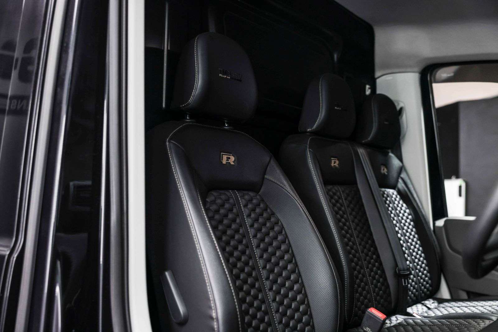 A 2021 MAN TGE 2.0 3140d LION XS Panel Van 5dr Diesel Manual FWD LWB High Roof Euro 6 (s/s) (140 ps) CRAFTER A 2021 MAN TGE 2.0 3140d LION XS Panel Van 5dr Diesel Manual FWD LWB High Roof Euro 6 (s/s) (140 ps) CRAFTER
